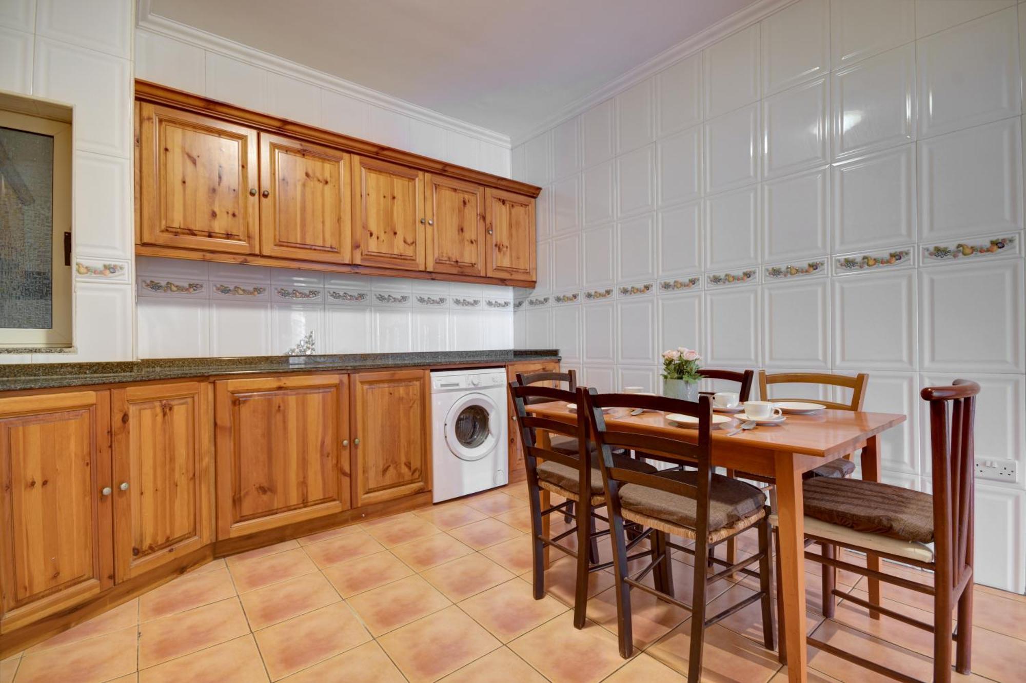 Morina Court - Seaview Apartments And Penthouse In St Julians By Shortletsmalta Сент Джулианс Экстерьер фото